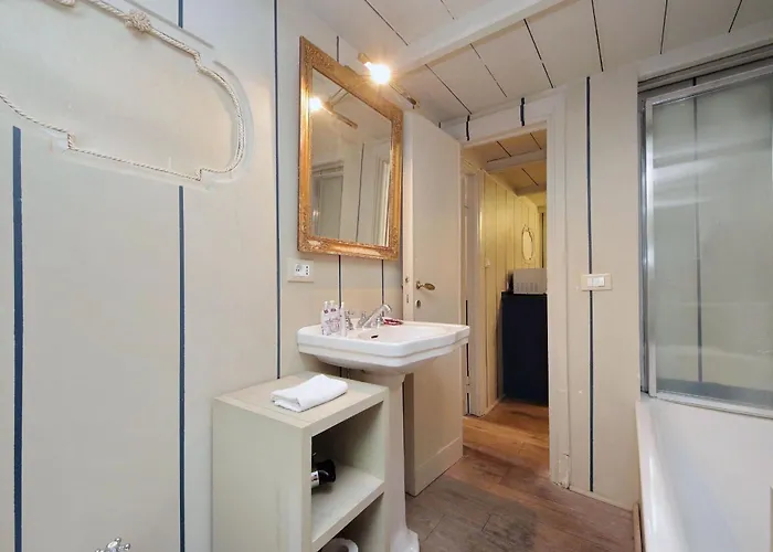 In Centre Via Gregoriana By Halldis Apartment Rom
